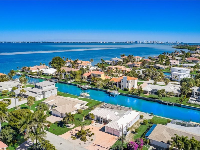 Country Club Shores